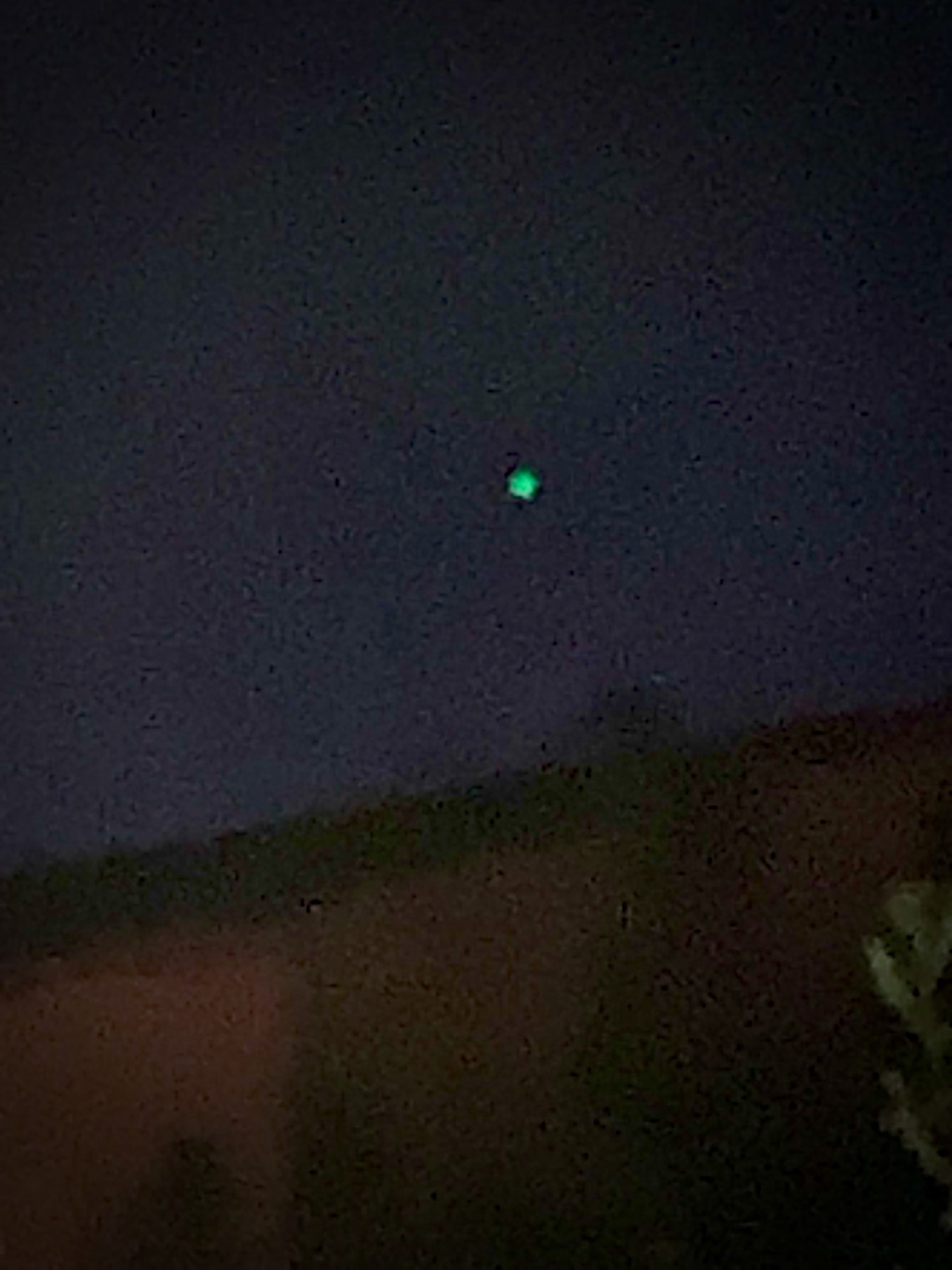 Light / Orb, Chevron / V-Shape sighting