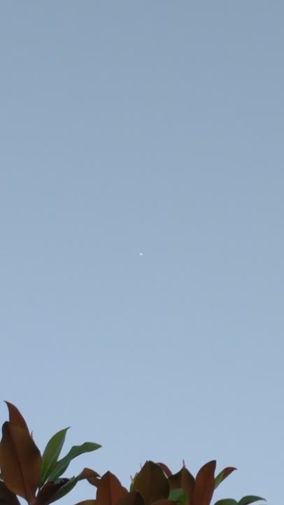 Light / Orb, Chevron / V-Shape sighting