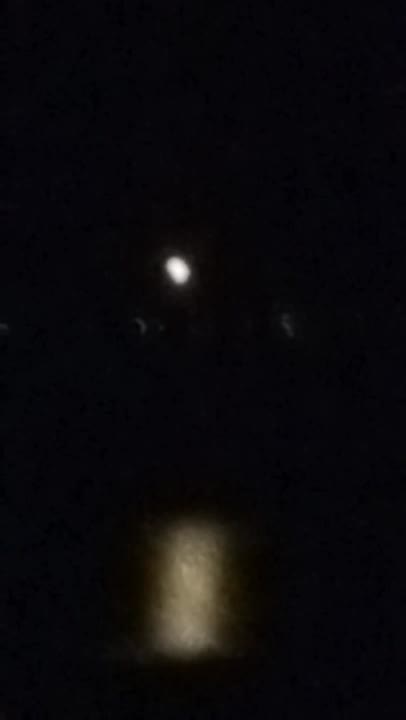 Light / Orb, Chevron / V-Shape sighting