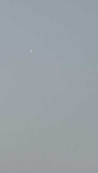 Light / Orb, Chevron / V-Shape sighting
