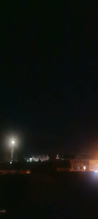 Light / Orb, Chevron / V-Shape sighting
